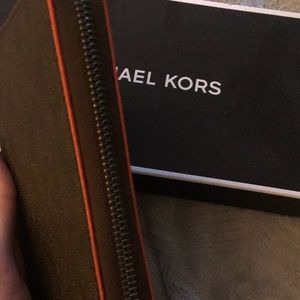 Michael Kors Zip Around Wallet